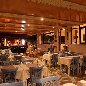 Otel Arya, Çeşme